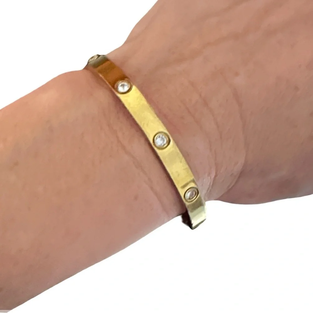 ⭐️ 5 for $25 Gold Tone Bangle Bracelet with Glass Crystals